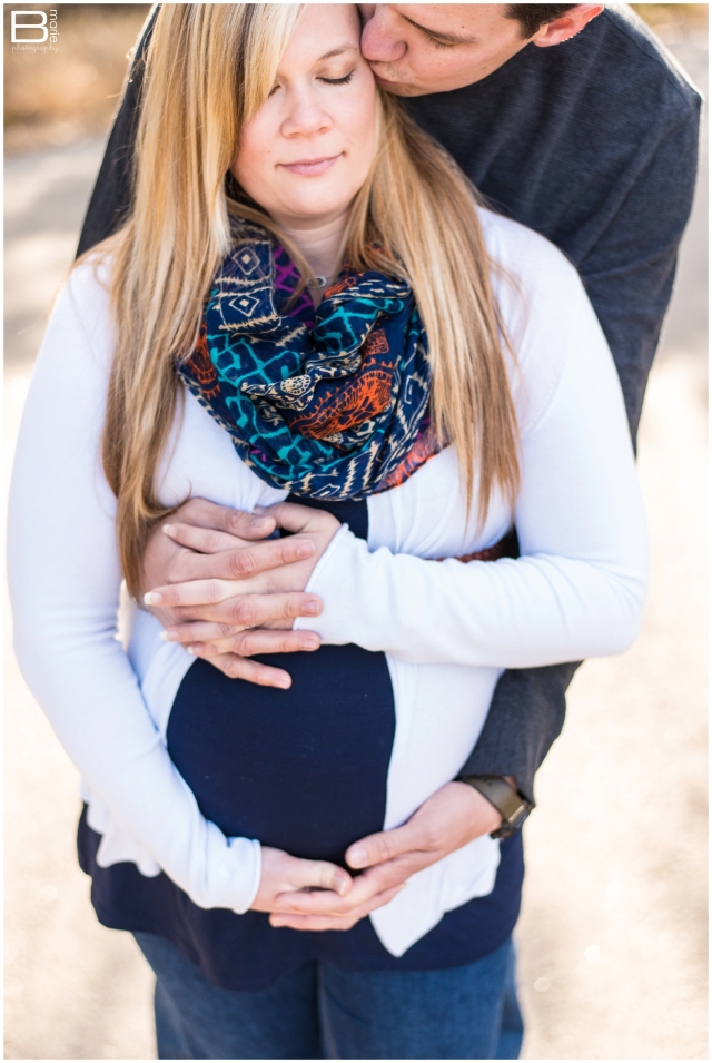 Nacogdoches photographer portraits of expecting couple in outdoor setting