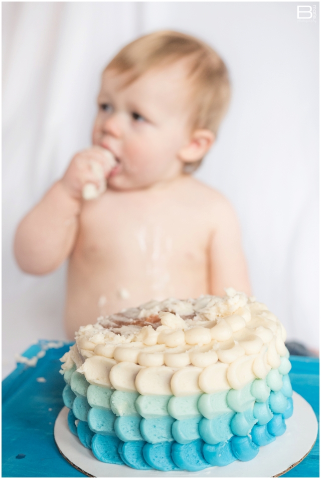 Nacogdoches photographer cake smash session with toddler boy and ombre blue scalloped cake