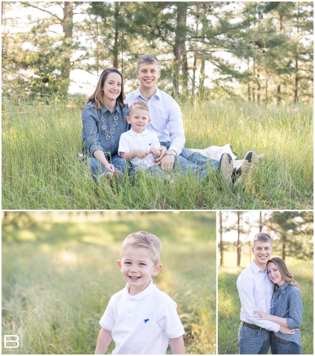 Nacogdoches photographer images of family of three in green field area with wild blackberries